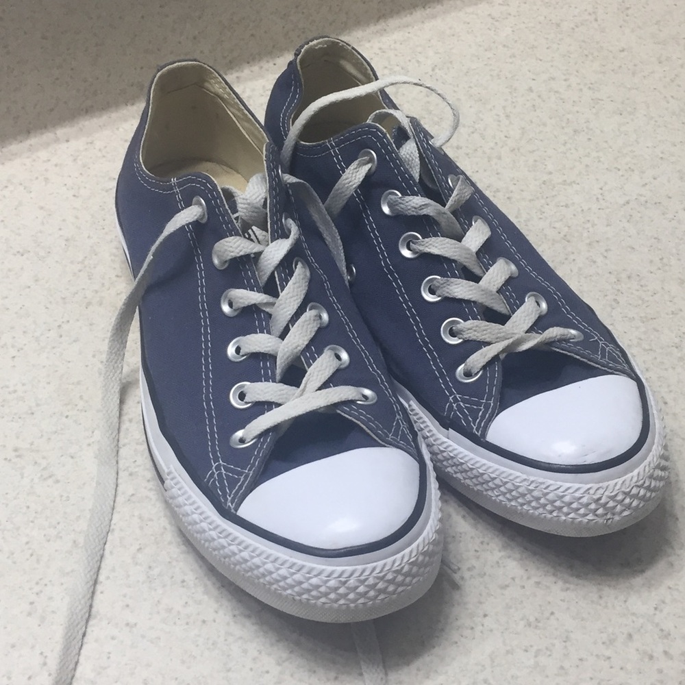 Converse men’s 8 or women’s 10